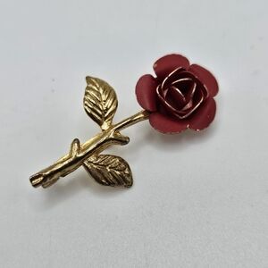 VINTAGE 3D Red Enamel Gold Tone Rose Flower Brooch Pin